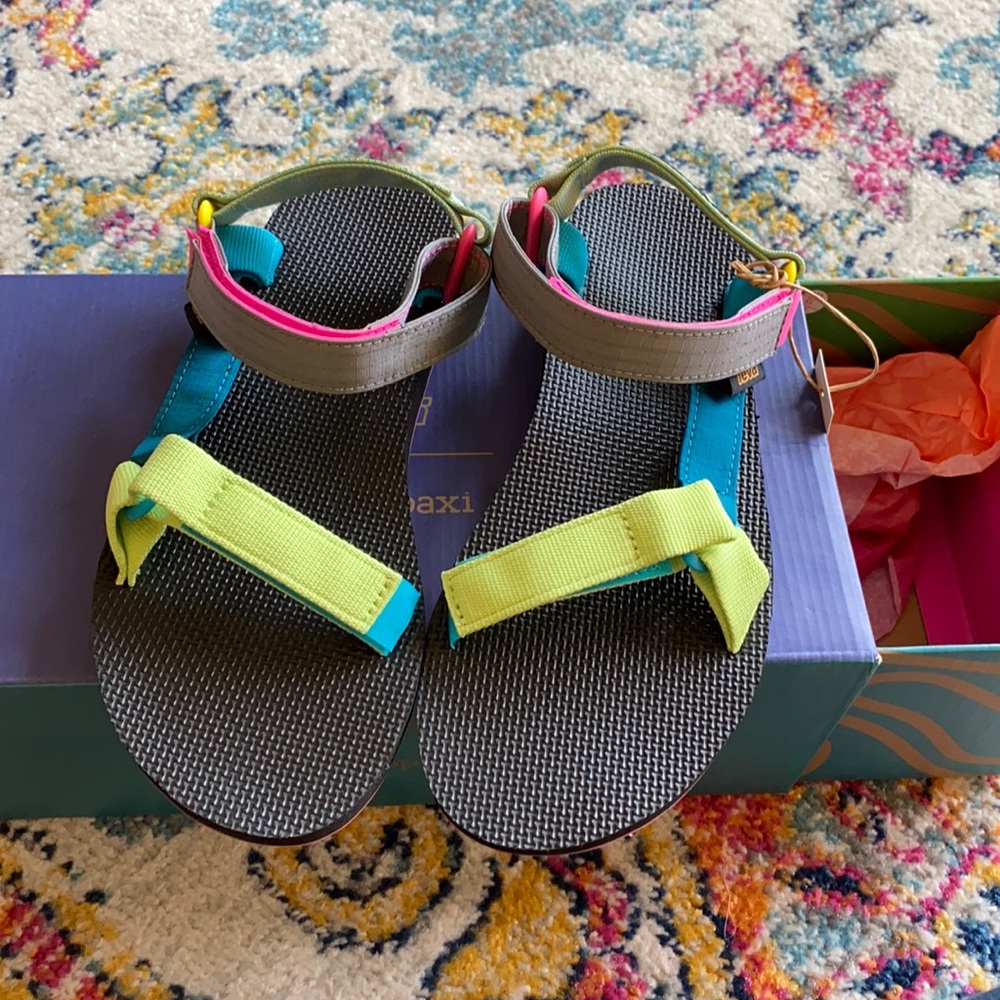 Teva Cotopaxi - Limited Edition - NWT & BOX